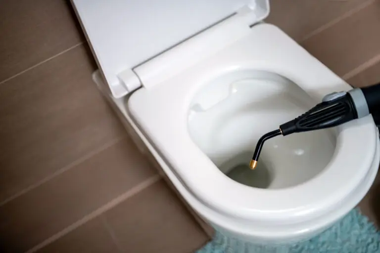 Toilette mit AIO Ökolution reinigen